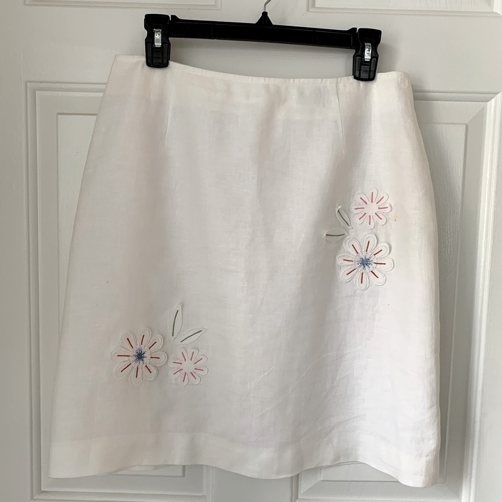 Harold’s white skirt